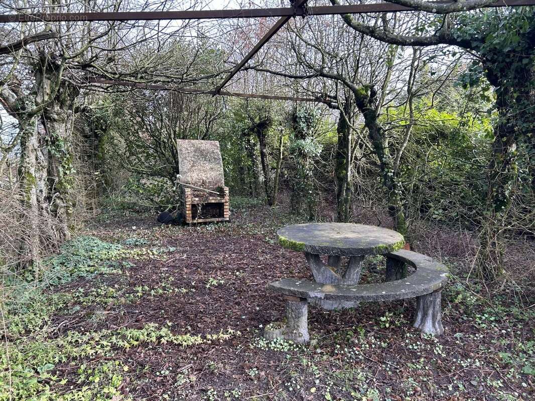 Maison à MONCOUTANT