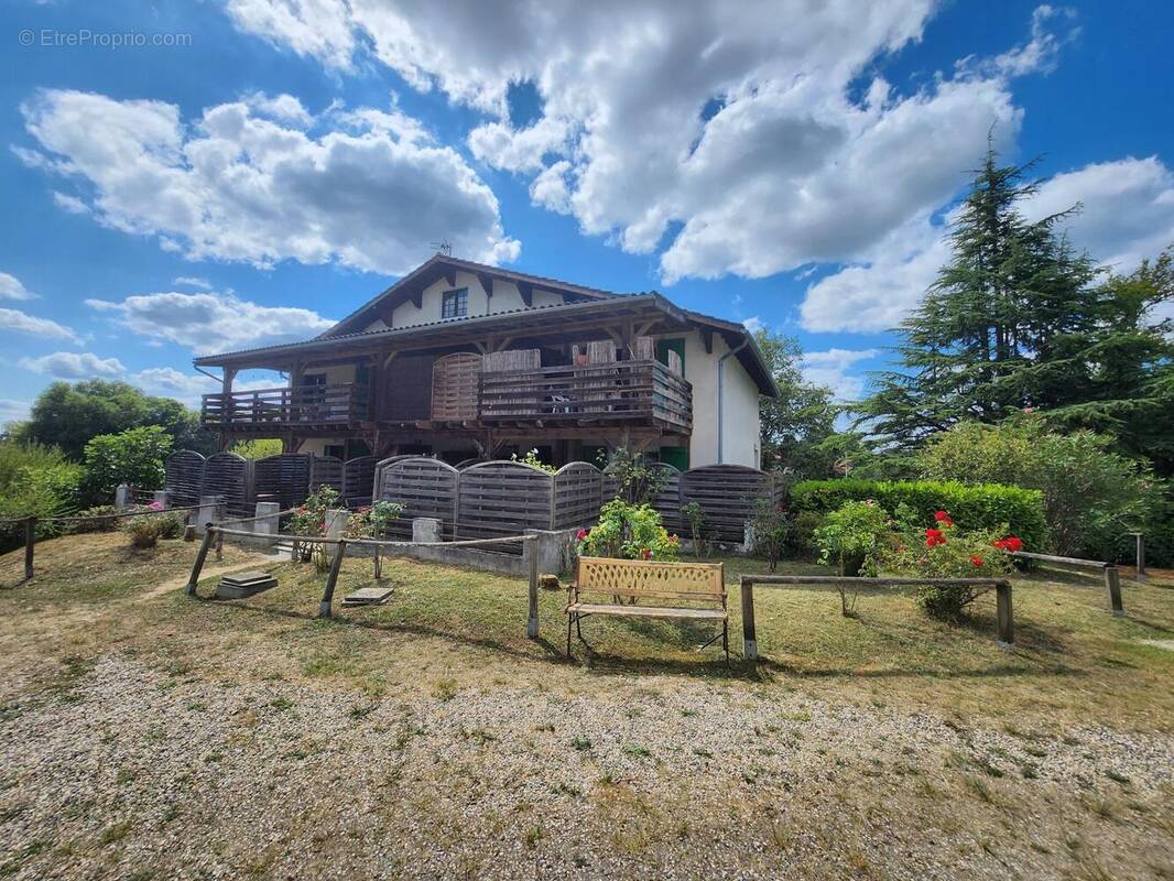 Photo 1 - Commerce à CAZAUBON