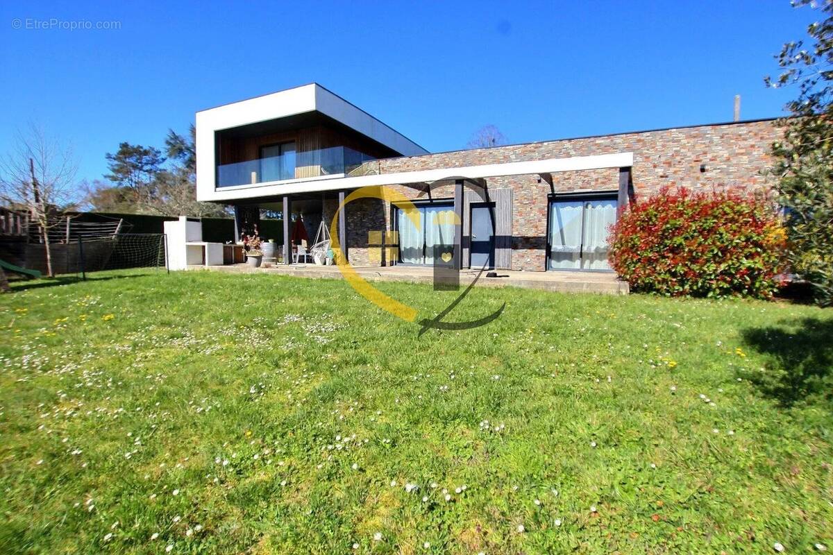 Maison à SAINT-ELOY-DE-GY