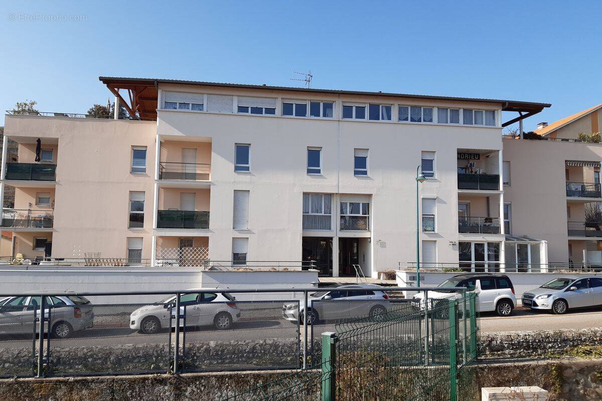 Appartement à CONDRIEU