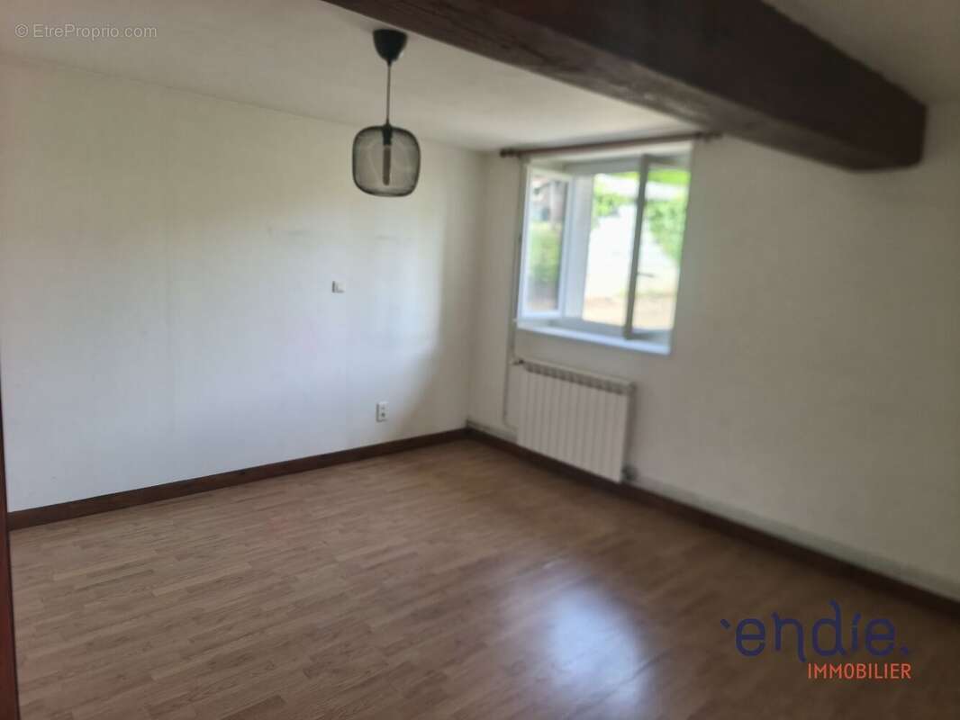 Maison 3 pièces (77m²) avec grange et terrain à vendre à MURAT - photo 5