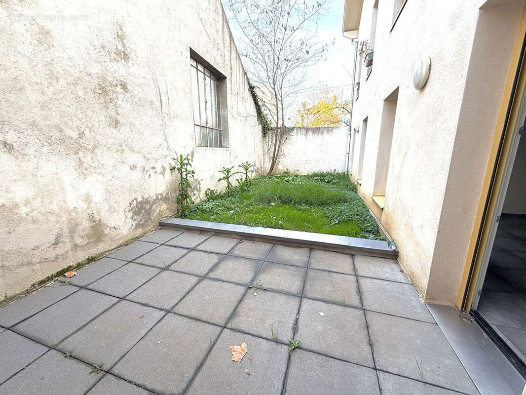 T4 avec jardin et terrasse privatifs de 38m² - CALUIRE BOURG - photo 2