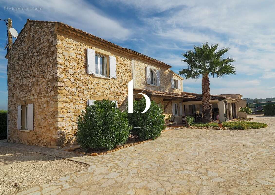 Maison à SAINT-VICTOR-LA-COSTE