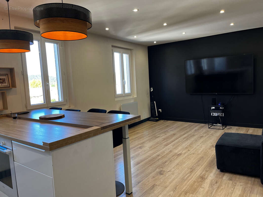 Appartement à NANS-LES-PINS