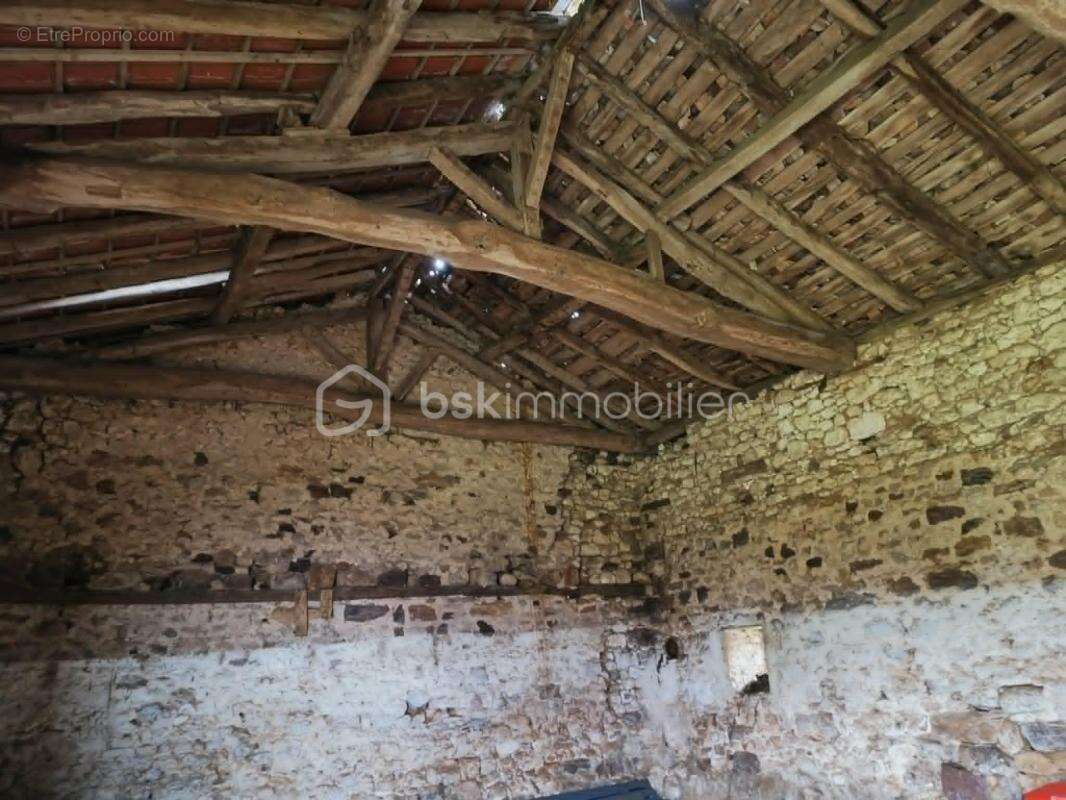 Belle Maison Rénovée en 2019 de 120 m2 et Grange de 200 m2 sise sur 3 877 m2 - photo 14
