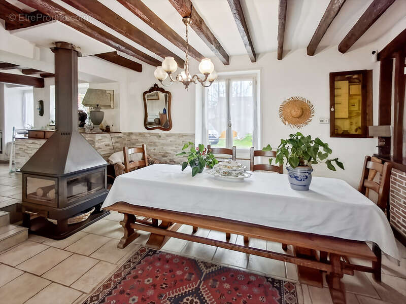 Maison à TREMBLAY-LES-VILLAGES