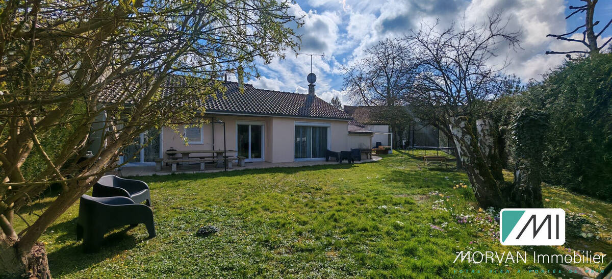 Maison à LE MESNIL-SAINT-DENIS