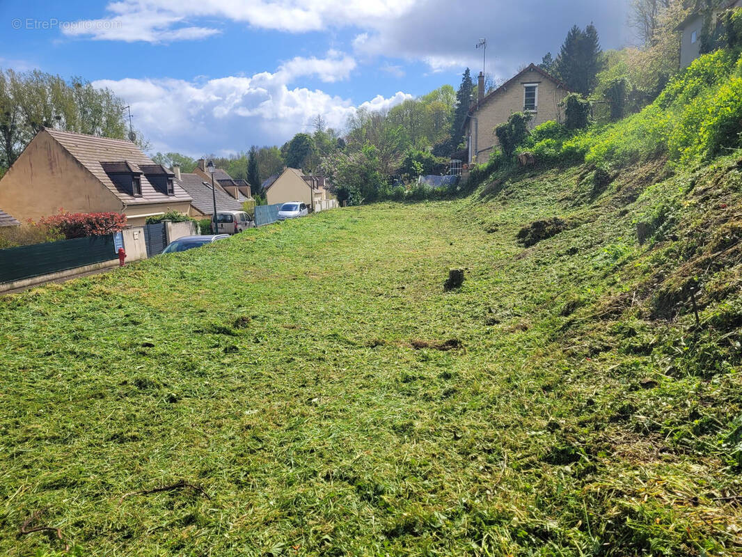 Terrain à CHARS