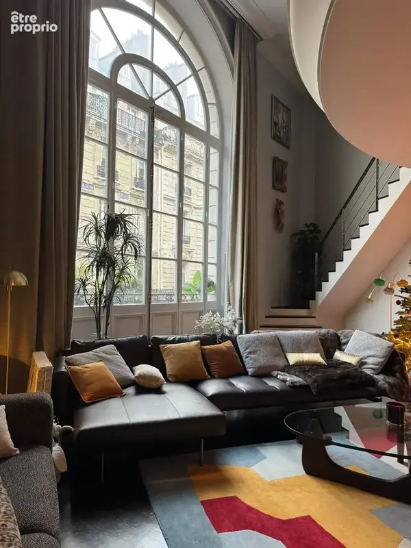 Prestigieux hotel particulier  situé a proximité du parc monceau de 5 étages et un sous sol ,avec ascenseur et - photo 2