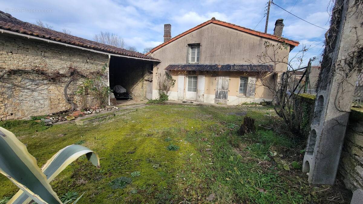 Maison à JUILLE