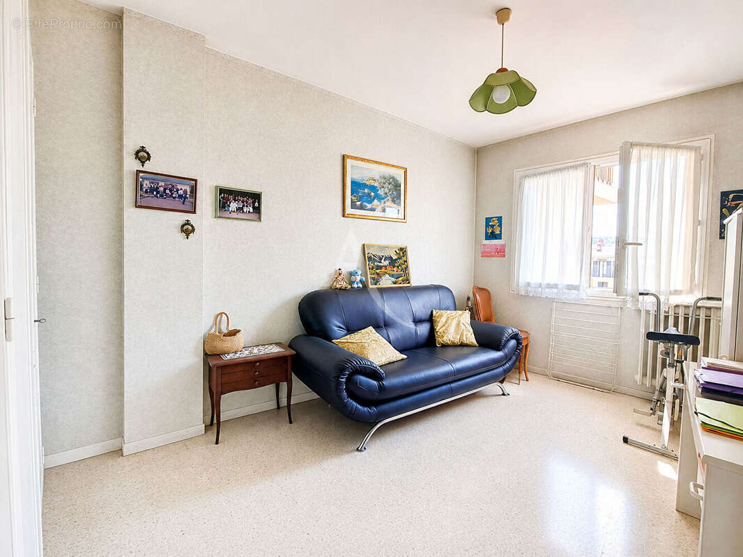 Appartement 4 pièces-Centre-ville- traversant- Parking s/s -cave - photo 12