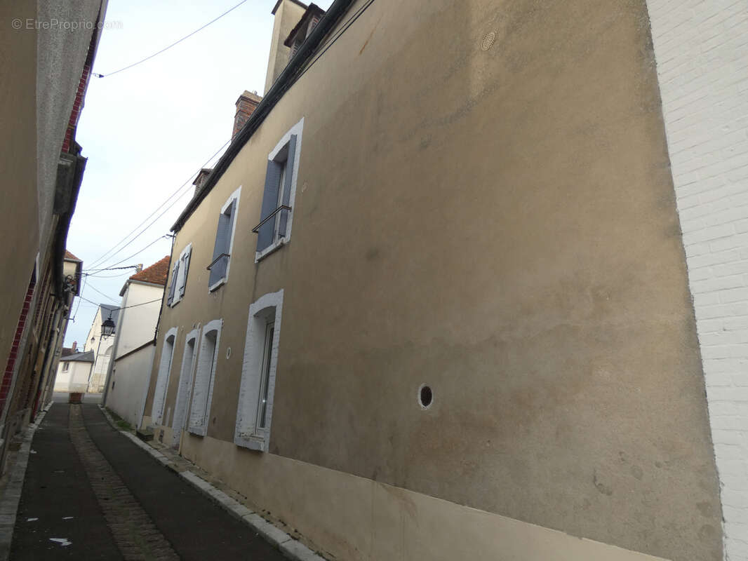 Maison à BRIENON-SUR-ARMANCON