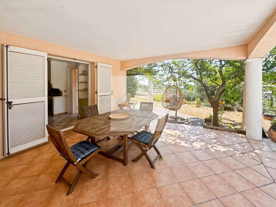 À vendre – villa de charme vue mer à antibes, calme absolu - photo 5