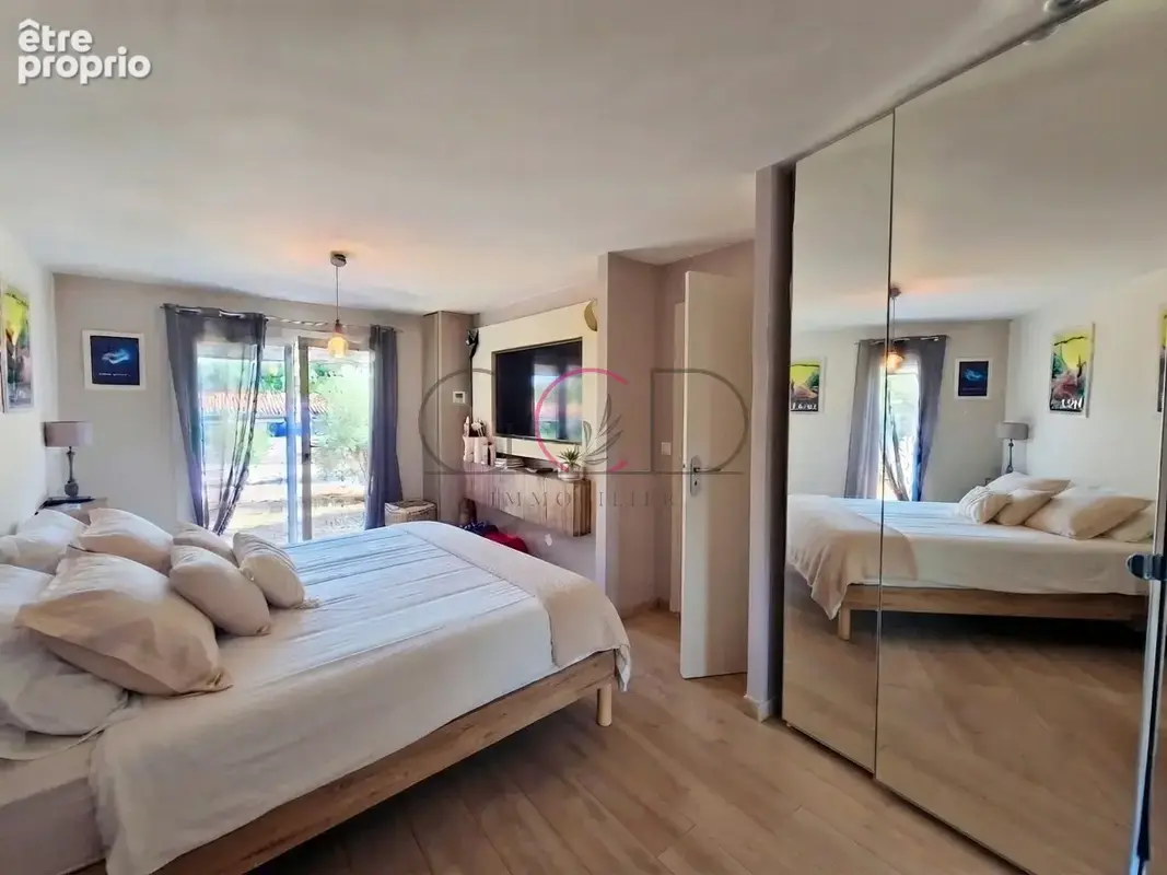 A 3 kms de VELAUX, Secteur LES BRETS - Superbe Villa de 180 m2 entièrement rénovée avec piscine chauffée - photo 2