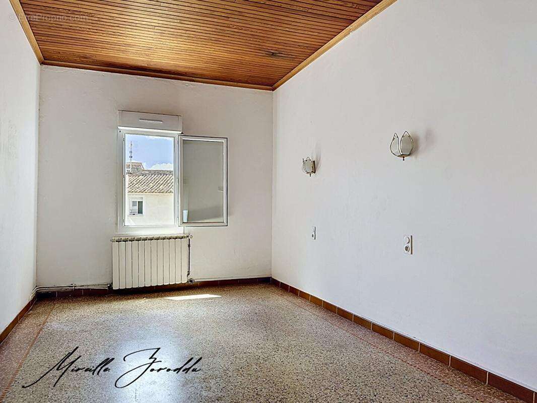 Redessan  a vendre ensemble immobilier  de 185m² avec cour, terrasse et garage - photo 7