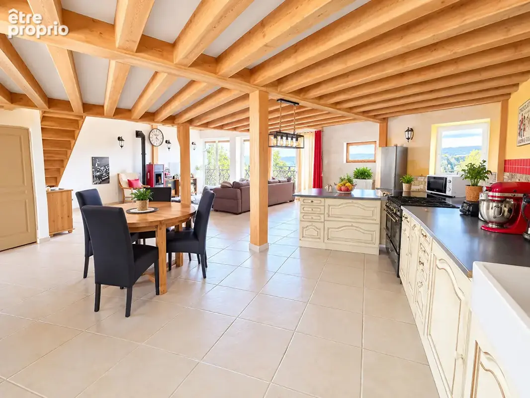 Grande maison de 285 m² avec T2 indépendant , Proche frontière - photo 7