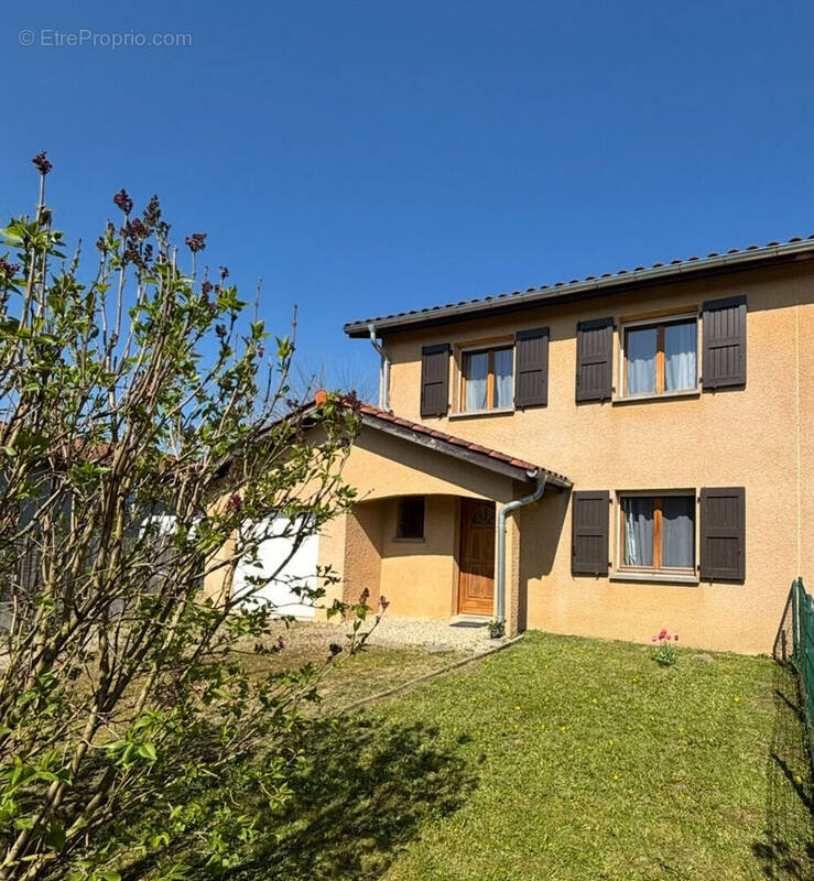 Maison à SAINT-TRIVIER-DE-COURTES