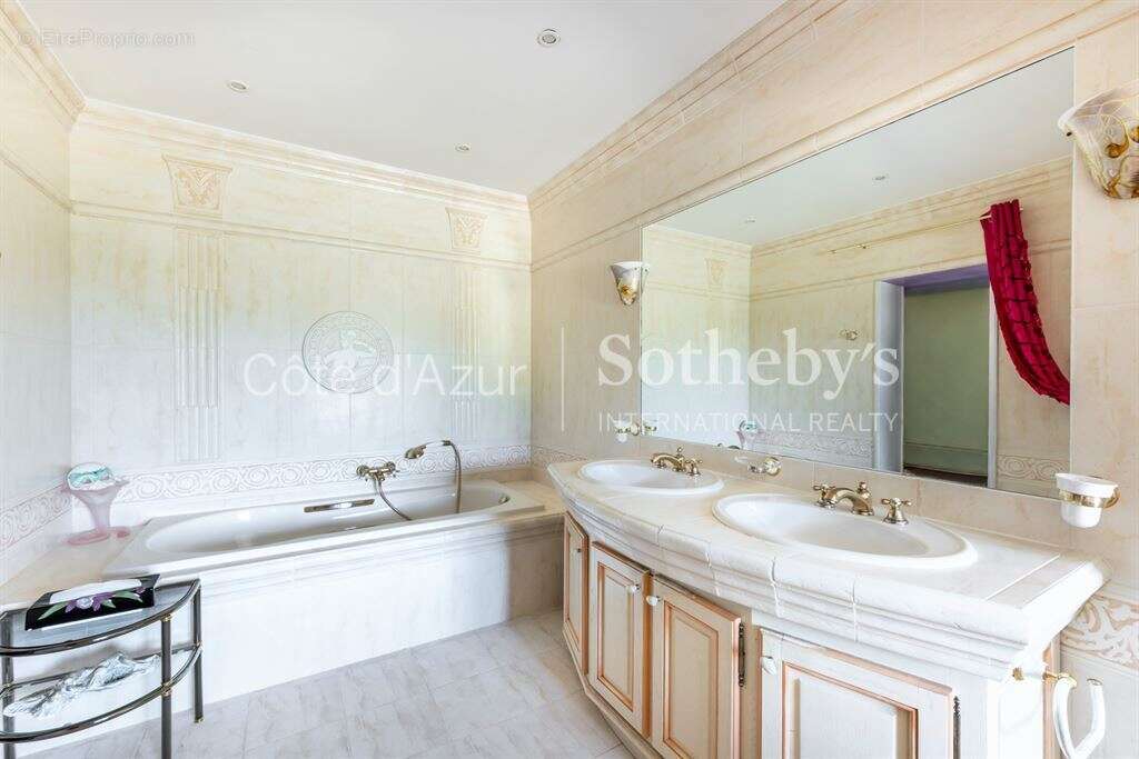 Villa avec piscine et vue panoramique à vendre à Cabris, proche Grasse et Cannes - photo 19