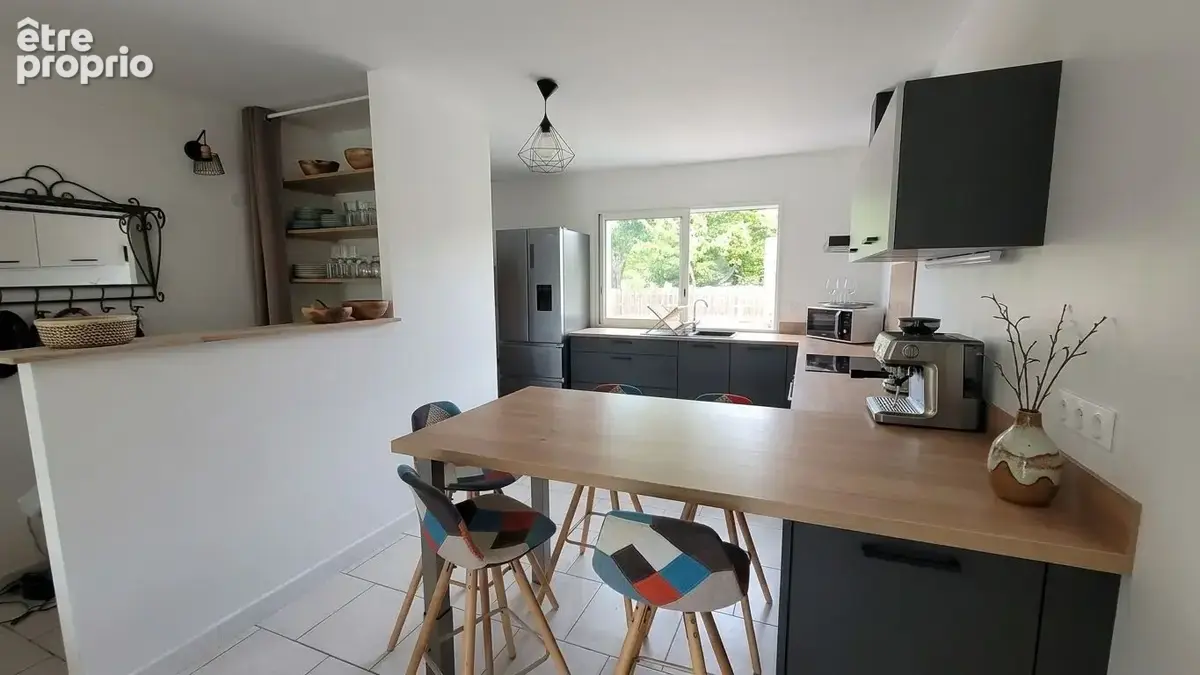 – Maison récente À Vendre avec piscine, photovoltaïque et terrain plat de 1 040 m² - photo 5