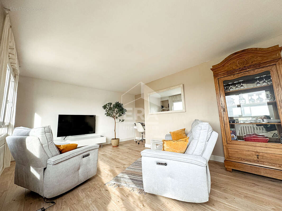 Appartement à SARTROUVILLE