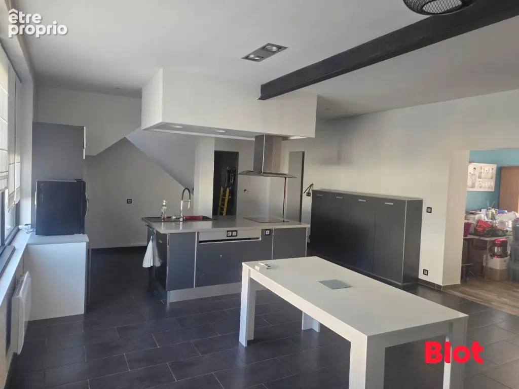Maison 181 m² à Fougeres  - photo 3