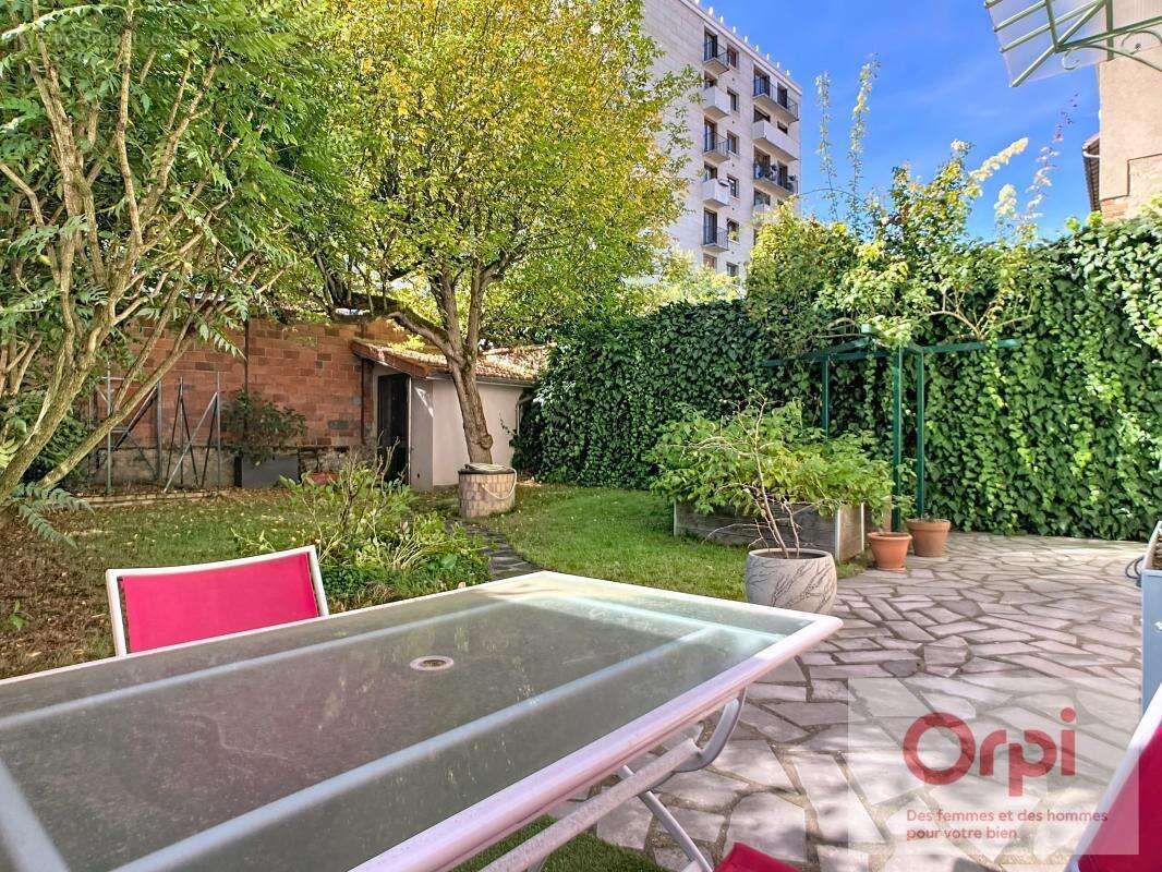 Maison à ISSY-LES-MOULINEAUX