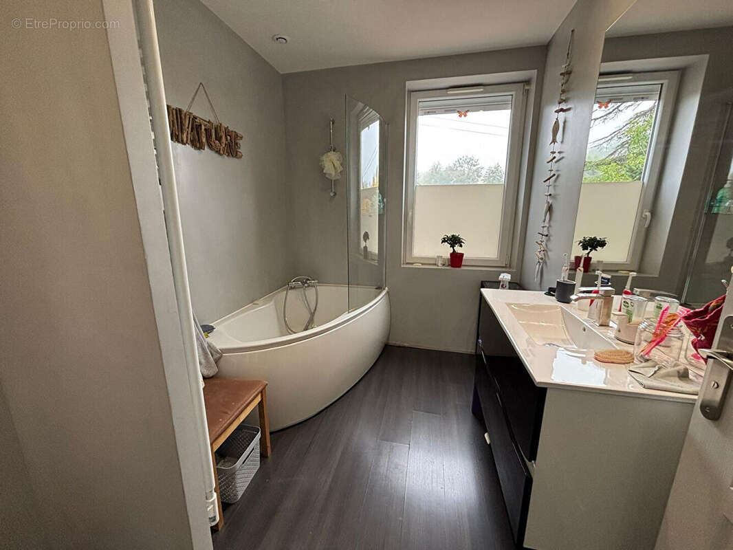 Maison à SAINT-ALBAN-LES-EAUX