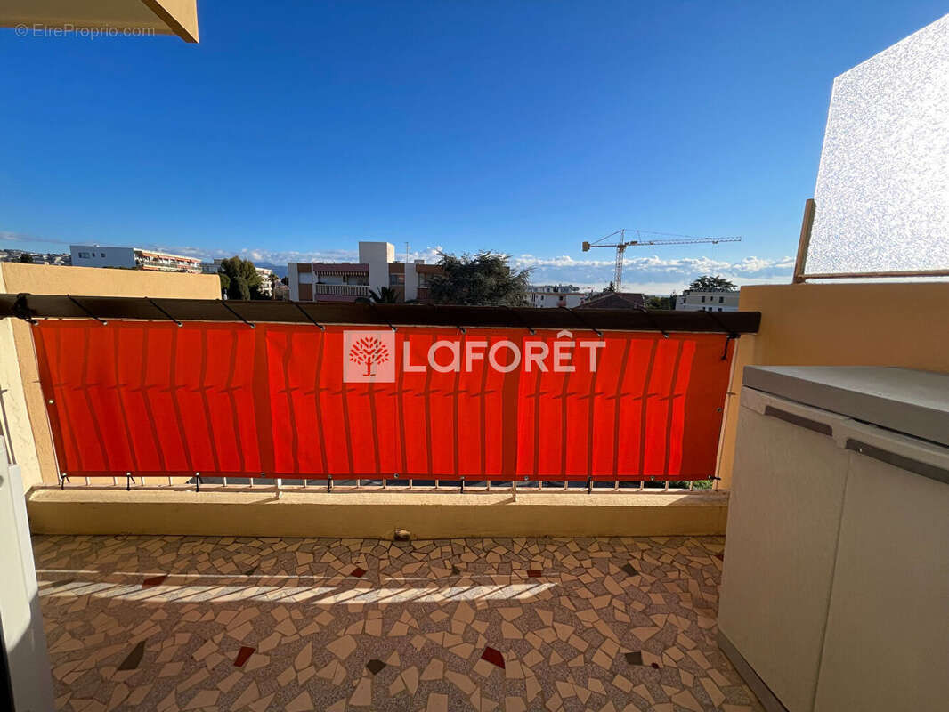 Appartement à SAINT-LAURENT-DU-VAR