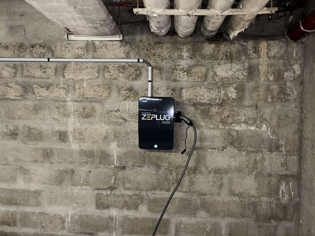 Parking à PARIS-11E