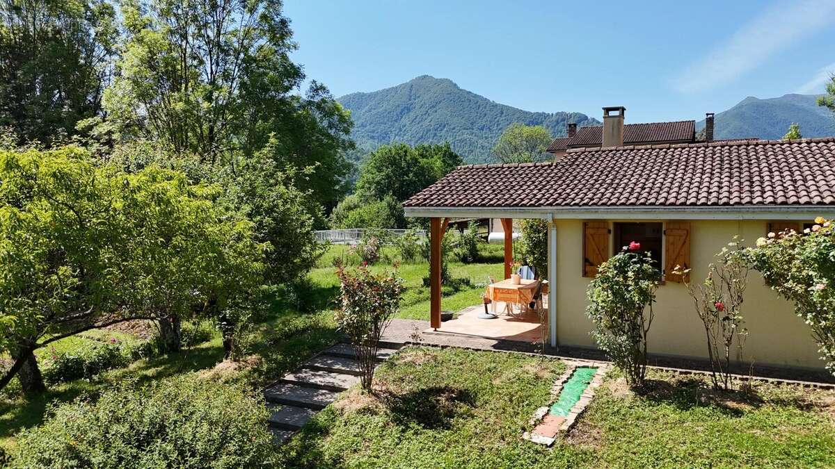 Maison malie de 42 m2 sur 2079 m2 de terrain - photo 3