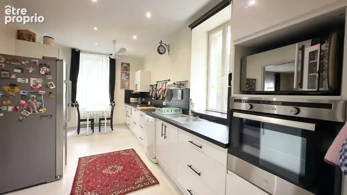 Spacieuse maison de village rénovée avec une grande grange et un généreux jardin intérieur - photo 9
