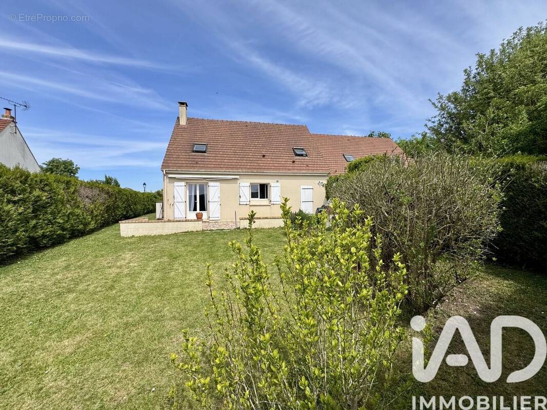 Photo 1 - Maison à LONGPERRIER