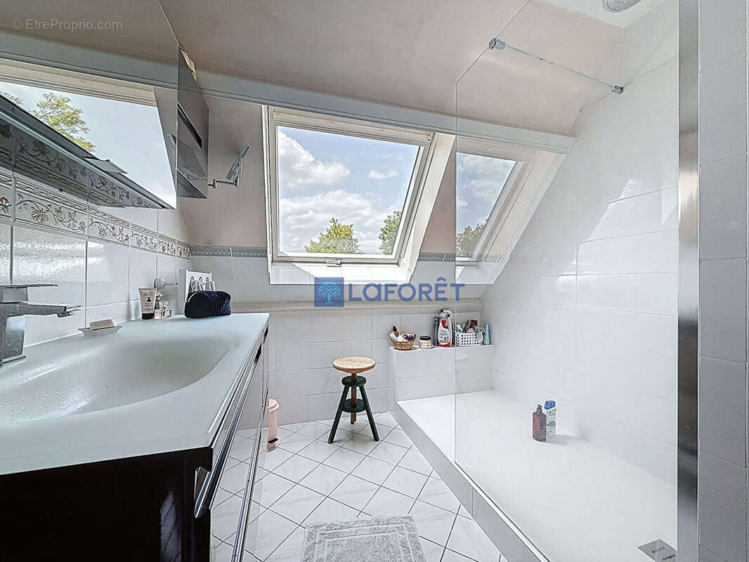 Maison à CONDE-SAINTE-LIBIAIRE