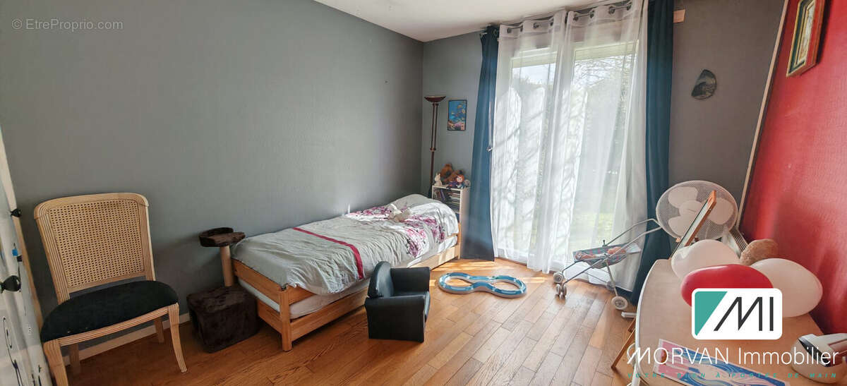 Maison à LE MESNIL-SAINT-DENIS
