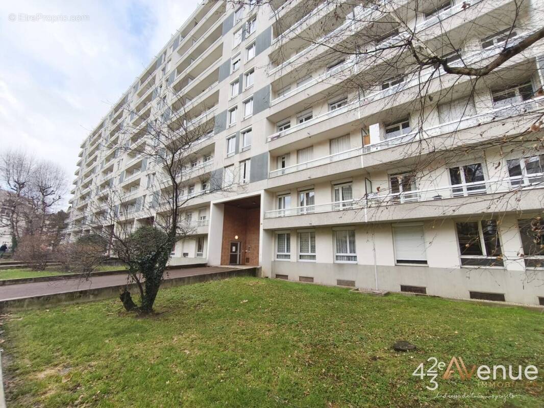 Appartement à SAINT-ETIENNE