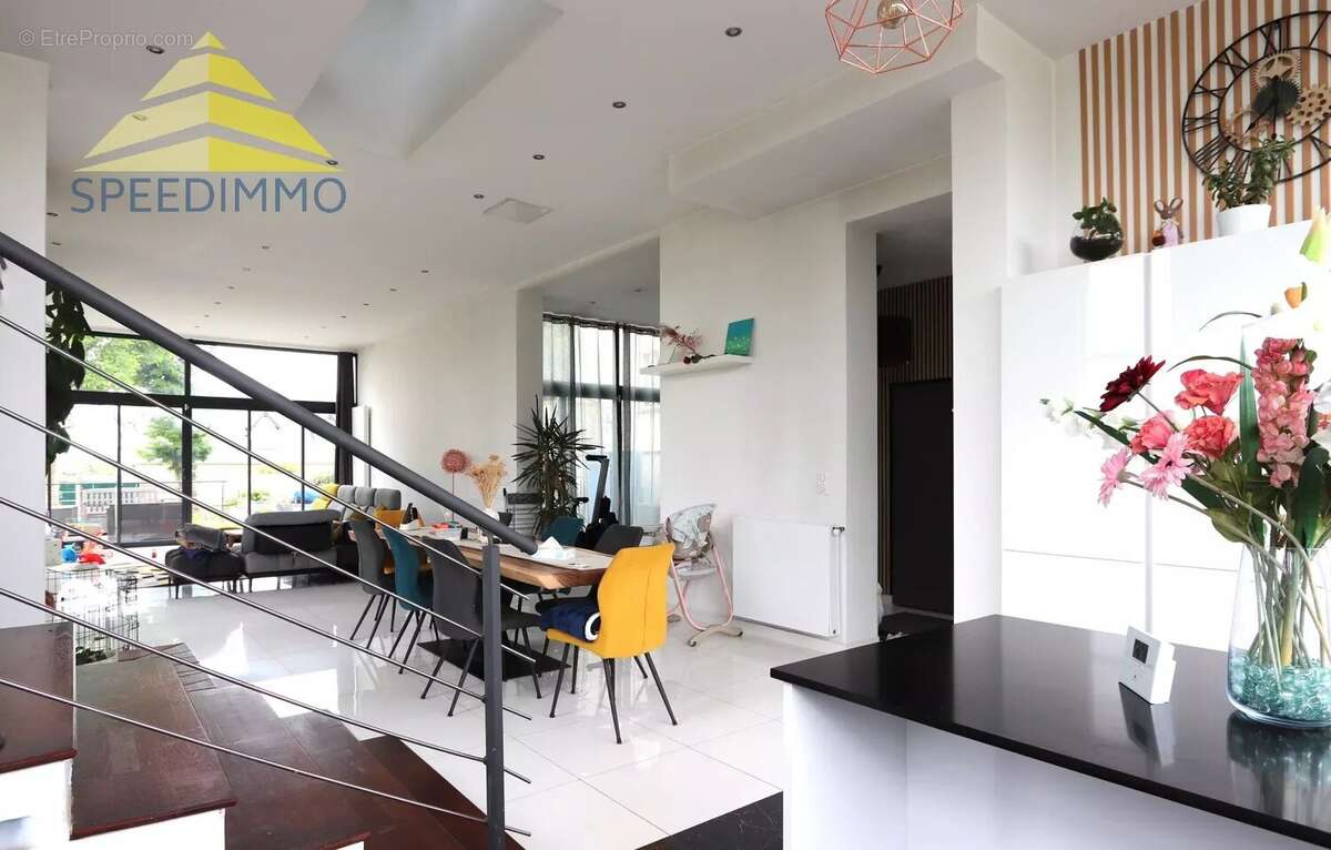 Maison à VARENNES-JARCY