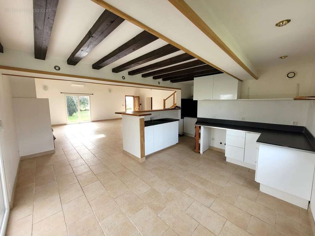 Ferme rénovée  avec piscine sur 2900 m² de terrain - photo 4