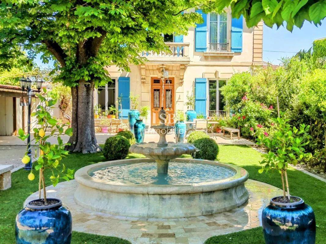 Maison à L'ISLE-SUR-LA-SORGUE