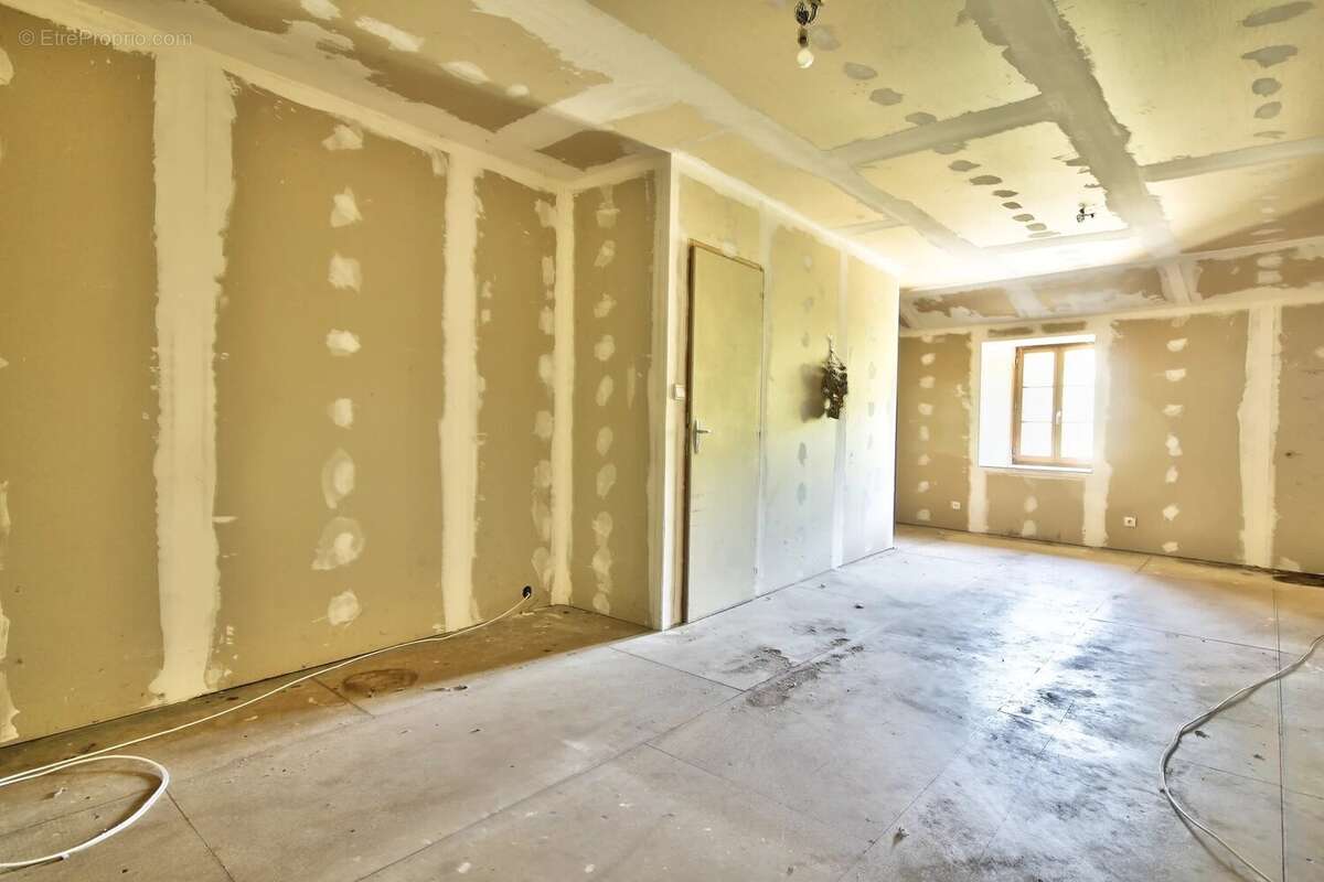 Maison de 90 m² à rénover, 1 chambre - photo 7