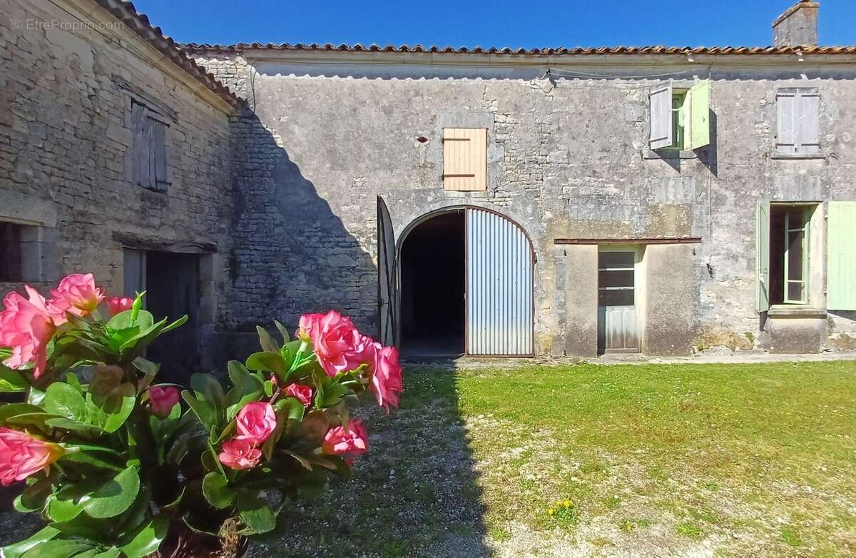 Maison à vendre 3 pièces proche de JARNAC (16) - photo 2