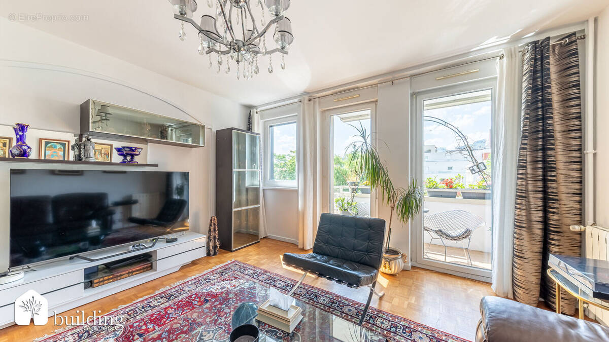 Appartement à COURBEVOIE
