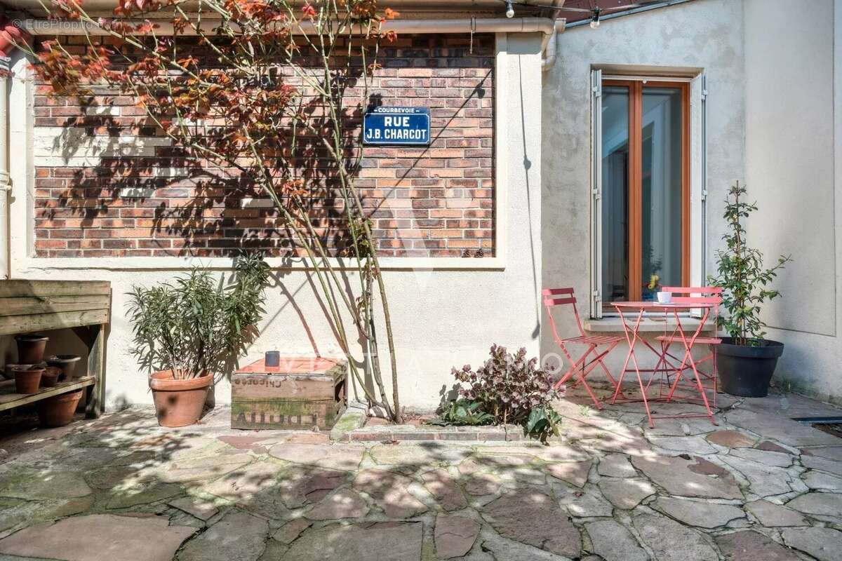 Maison atypique rénovée – 108 m² au sol – 4 chambres – cour privée - photo 21
