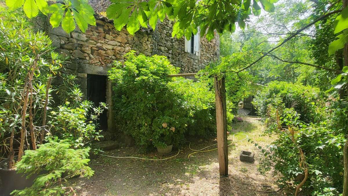 Mas avec dépendances et bergerie - photo 23