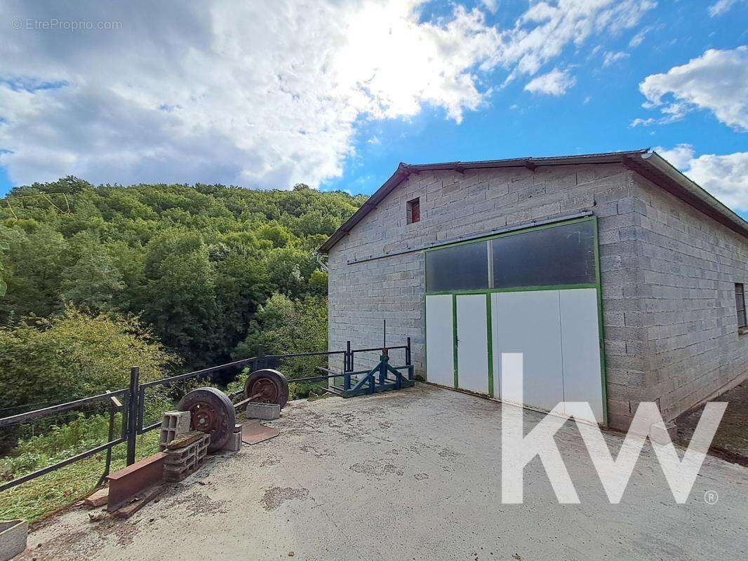 Maison à LAVAL-ROQUECEZIERE