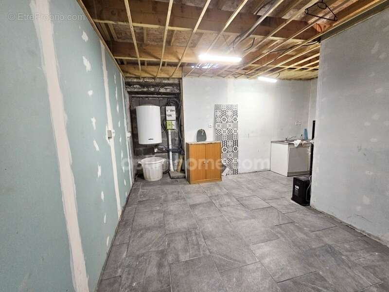 Commerce à ROULLET-SAINT-ESTEPHE