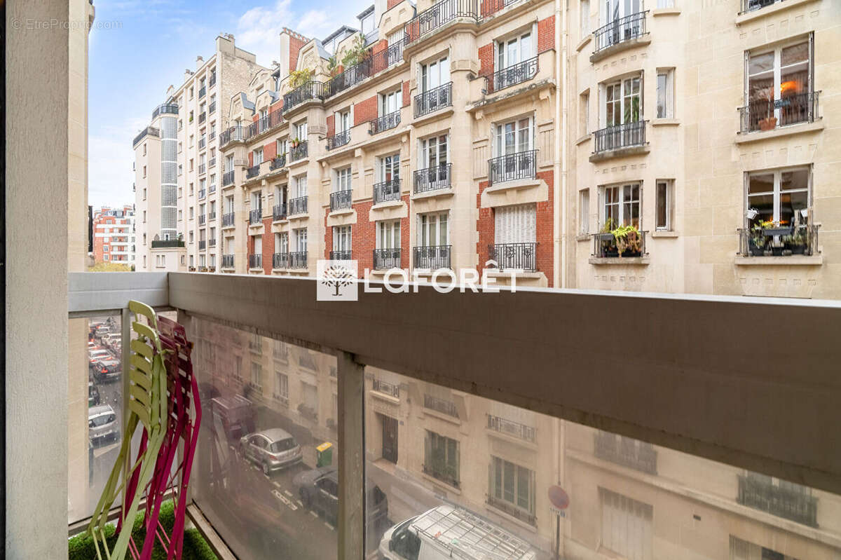 Appartement à PARIS-16E