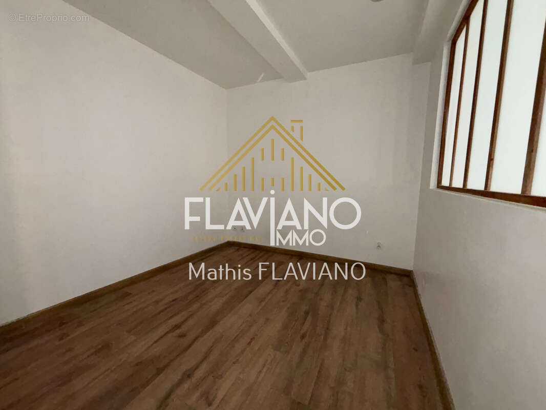 Immeuble - 5 appartements - boutique - plateau/x - photo 10