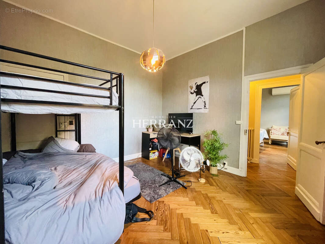 maison de 180m2 avec 5 chambres, garages, dépendance sur 1500m2 de terrain - photo 11