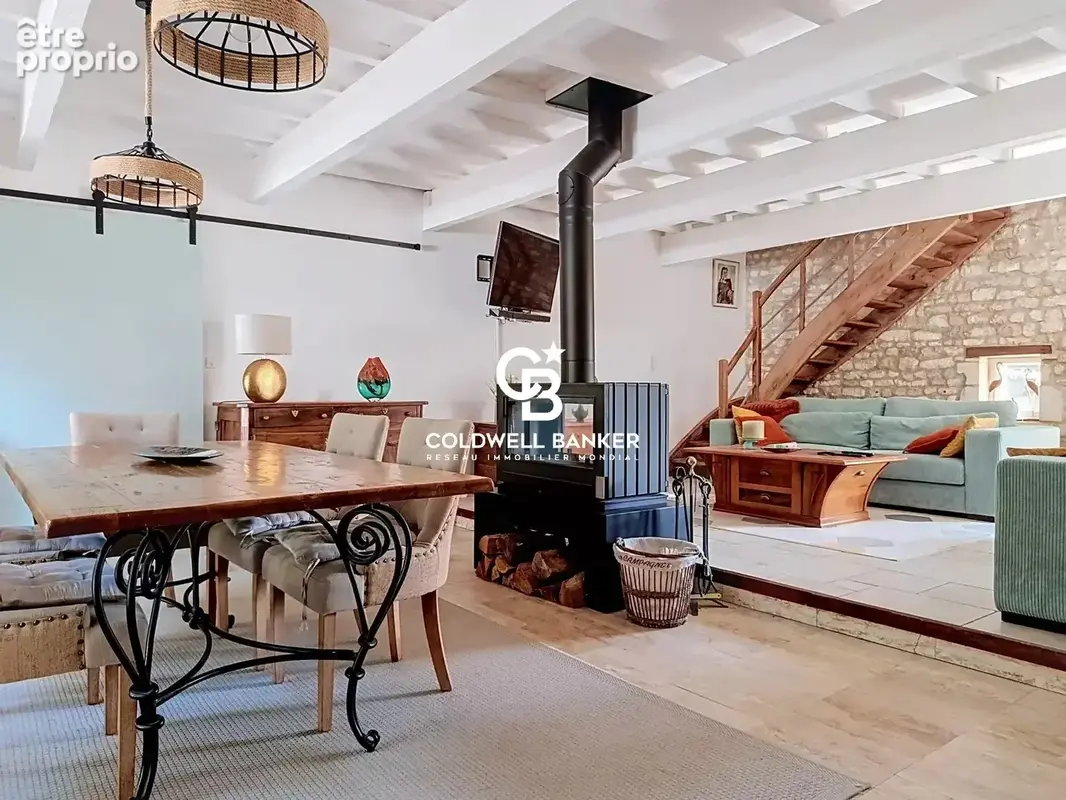 Une maison de caractère, un intérieur soigné et une véritable atmosphère - 10km de Saintes - photo 5