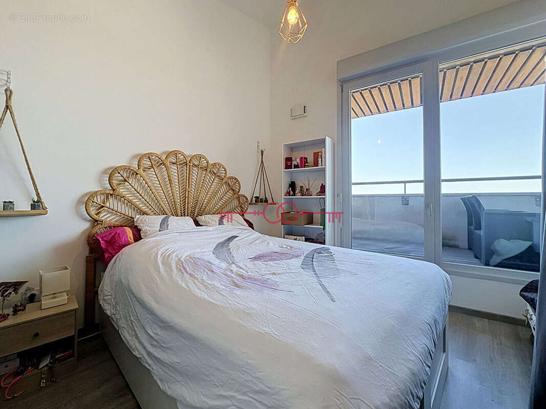 À VENDRE - Charmant 2 pièces lumineux avec terrasse, dernier étage et parking - Secteur Neufchâtel à Reims - photo 6